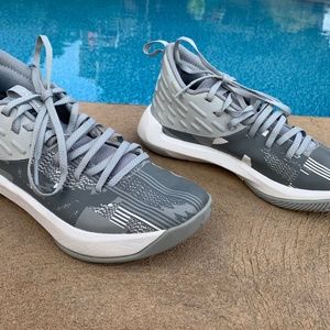 Girls UA Lightning Basketball Shoes Size 6Y